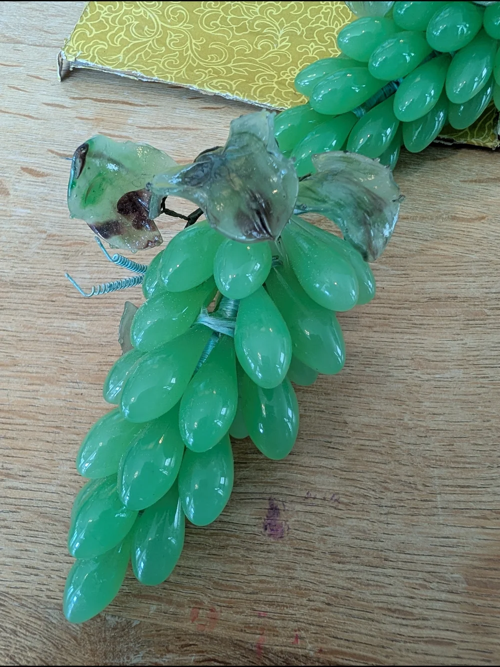Vintage Mid-century Green Glass Grape Cluster Set In Original Box